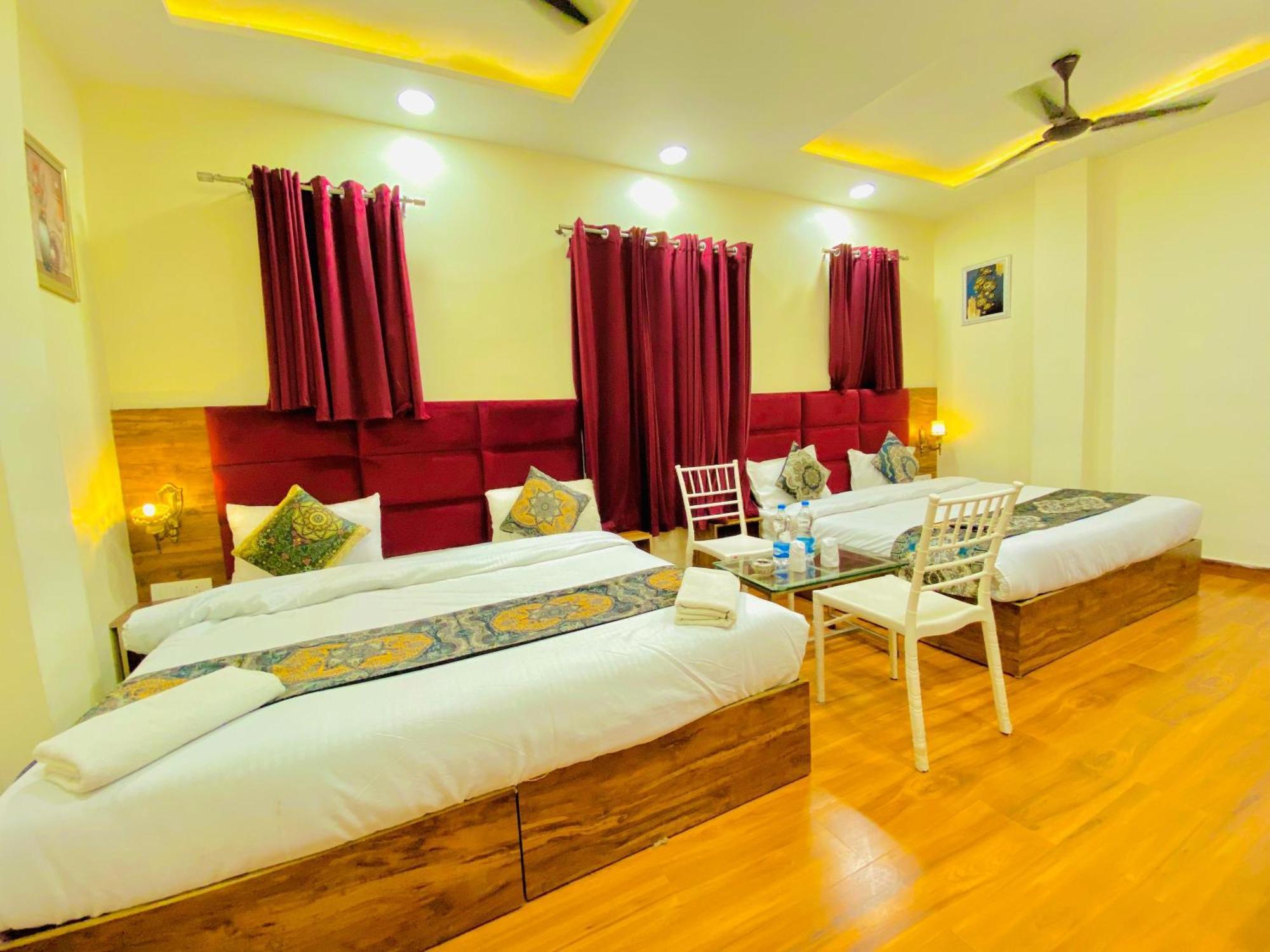 Hotel Holiday First 300 Meter From Golden Temple 암리차르 외부 사진