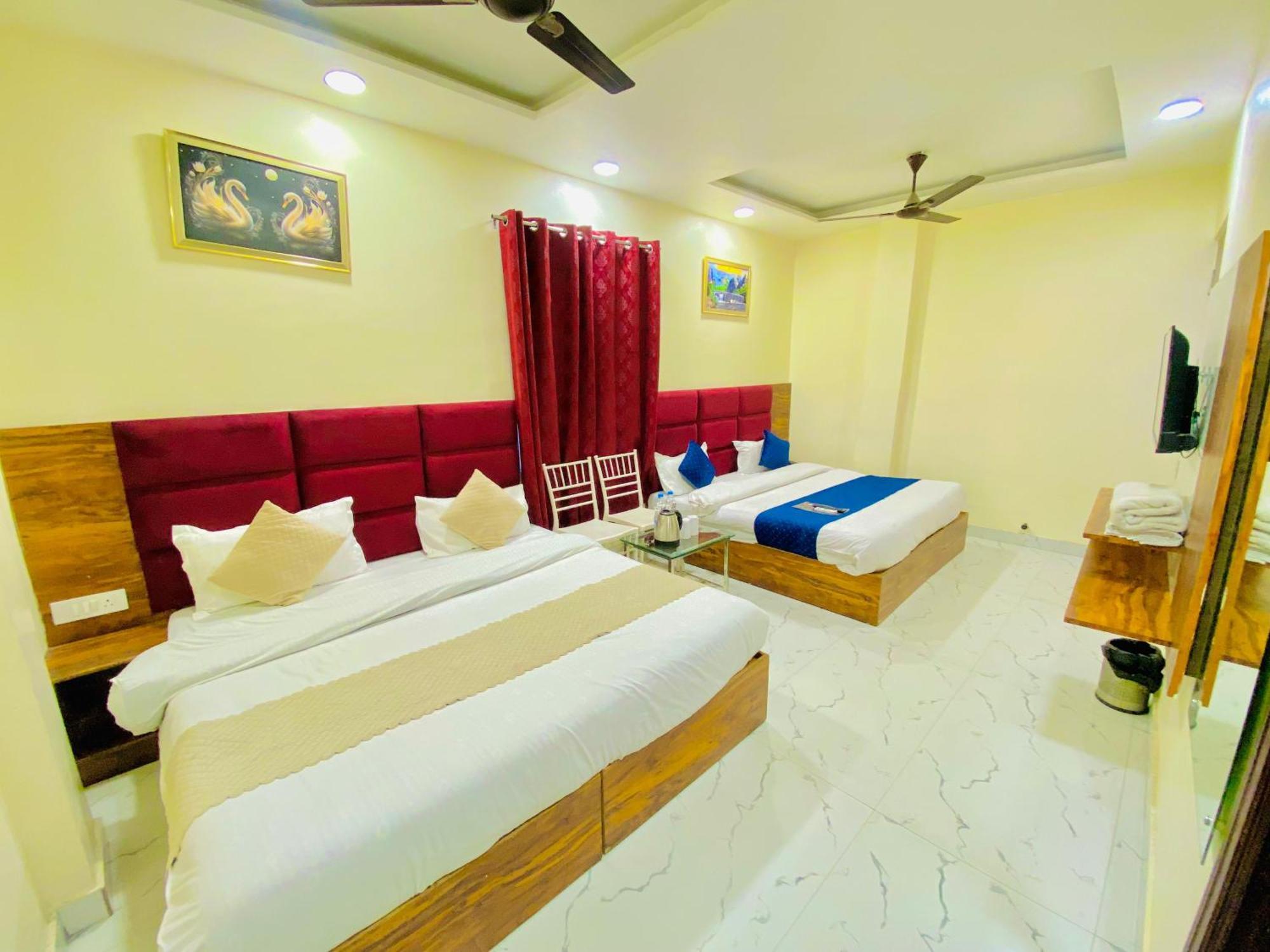 Hotel Holiday First 300 Meter From Golden Temple 암리차르 외부 사진