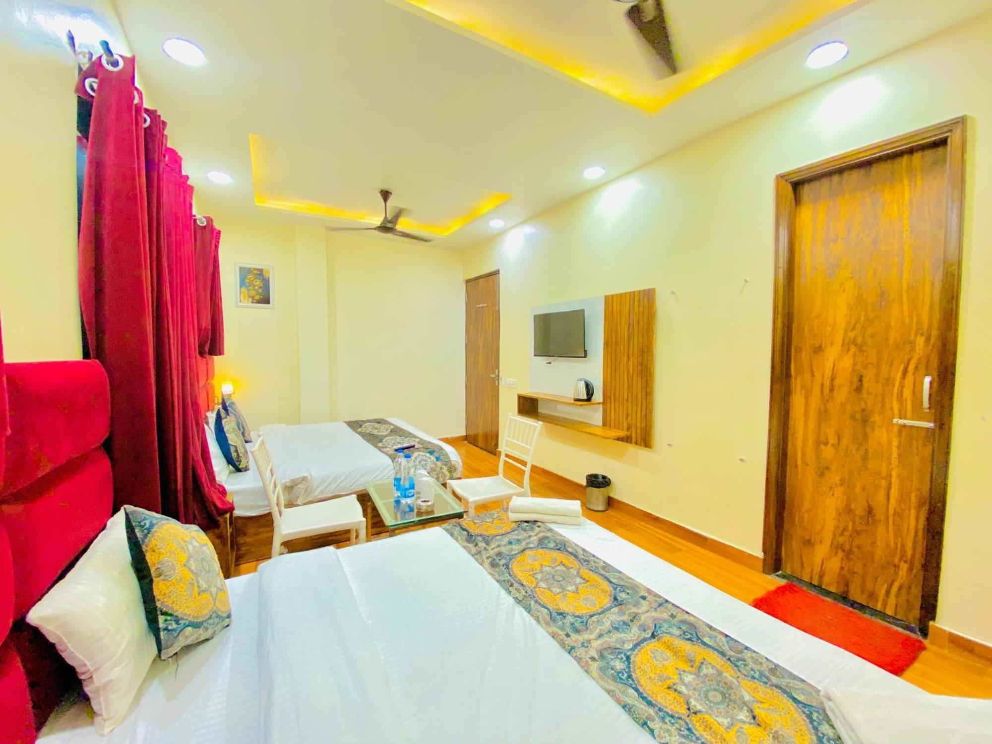 Hotel Holiday First 300 Meter From Golden Temple 암리차르 외부 사진