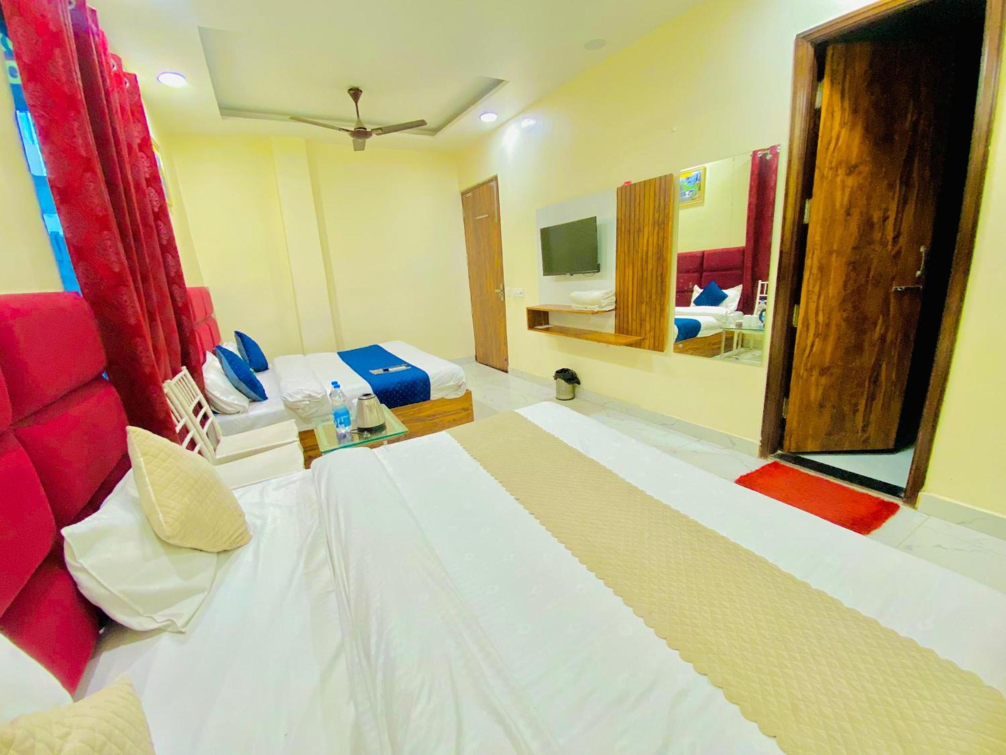Hotel Holiday First 300 Meter From Golden Temple 암리차르 외부 사진