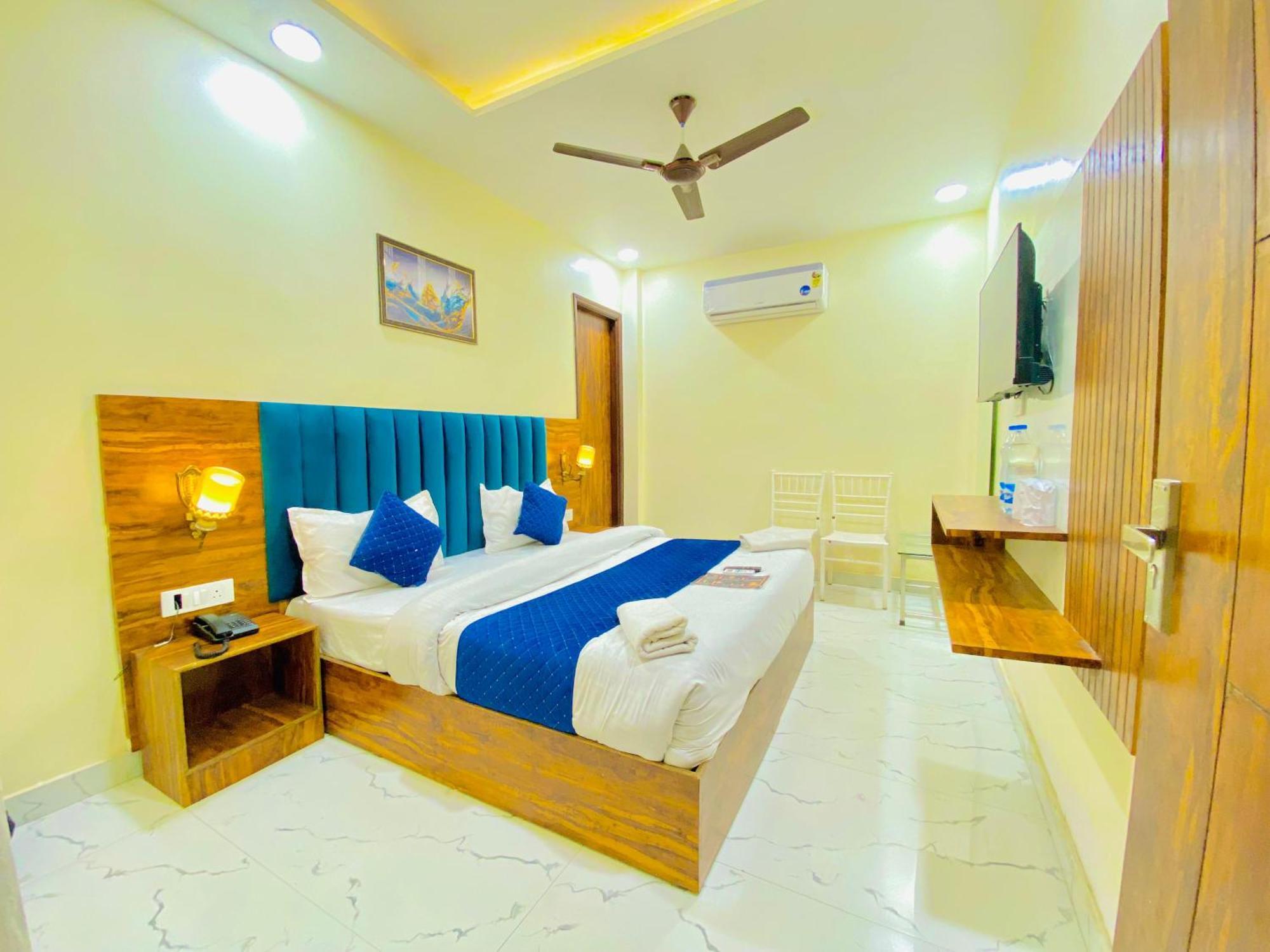 Hotel Holiday First 300 Meter From Golden Temple 암리차르 외부 사진