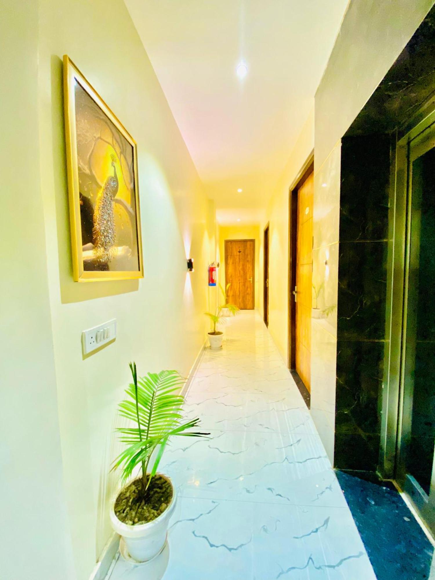 Hotel Holiday First 300 Meter From Golden Temple 암리차르 외부 사진