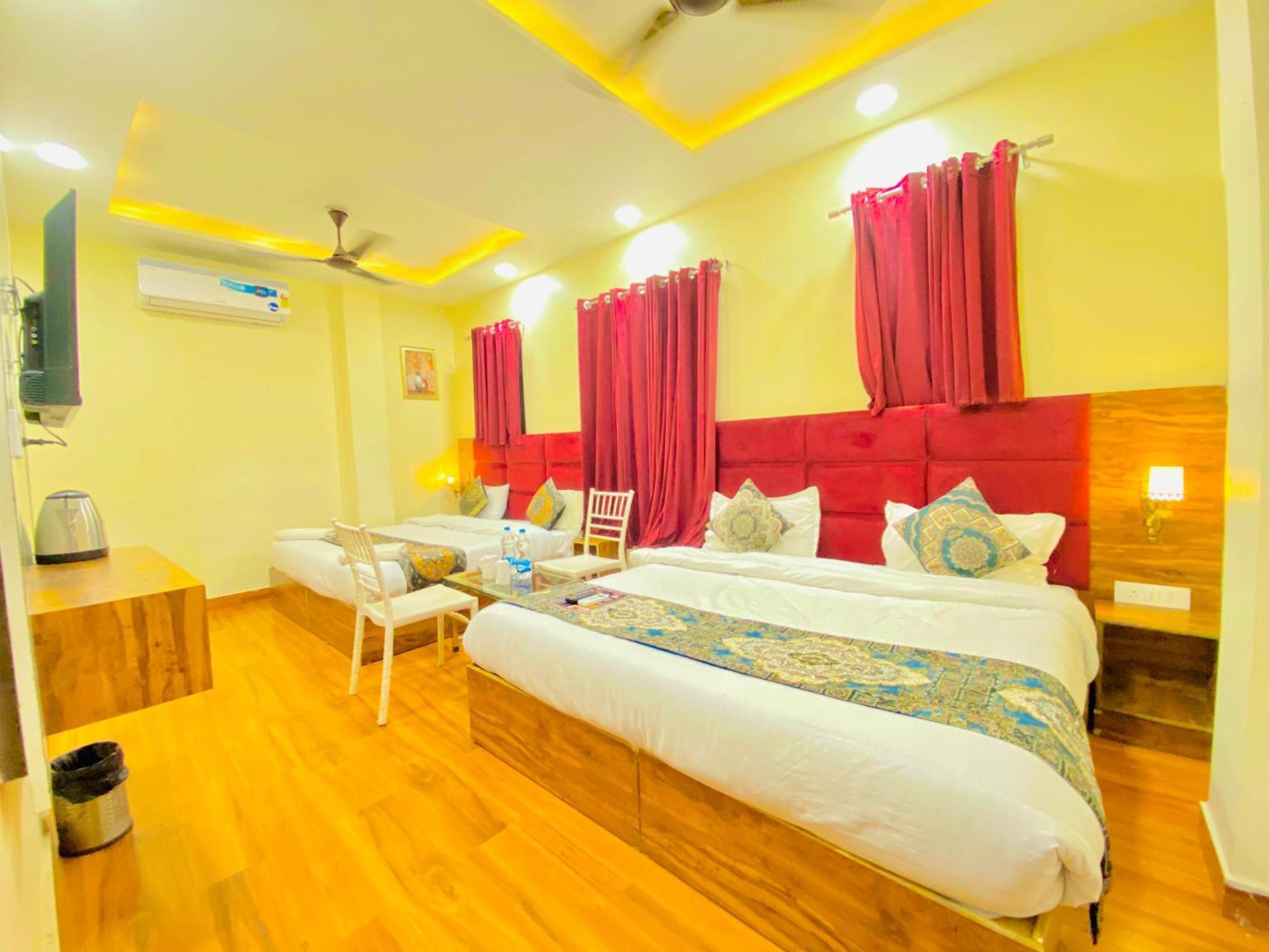Hotel Holiday First 300 Meter From Golden Temple 암리차르 외부 사진
