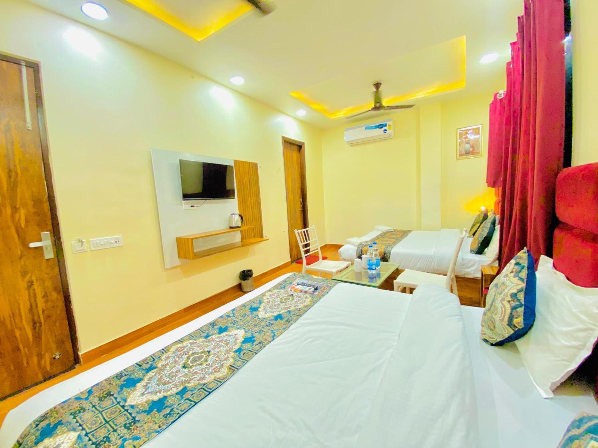 Hotel Holiday First 300 Meter From Golden Temple 암리차르 외부 사진