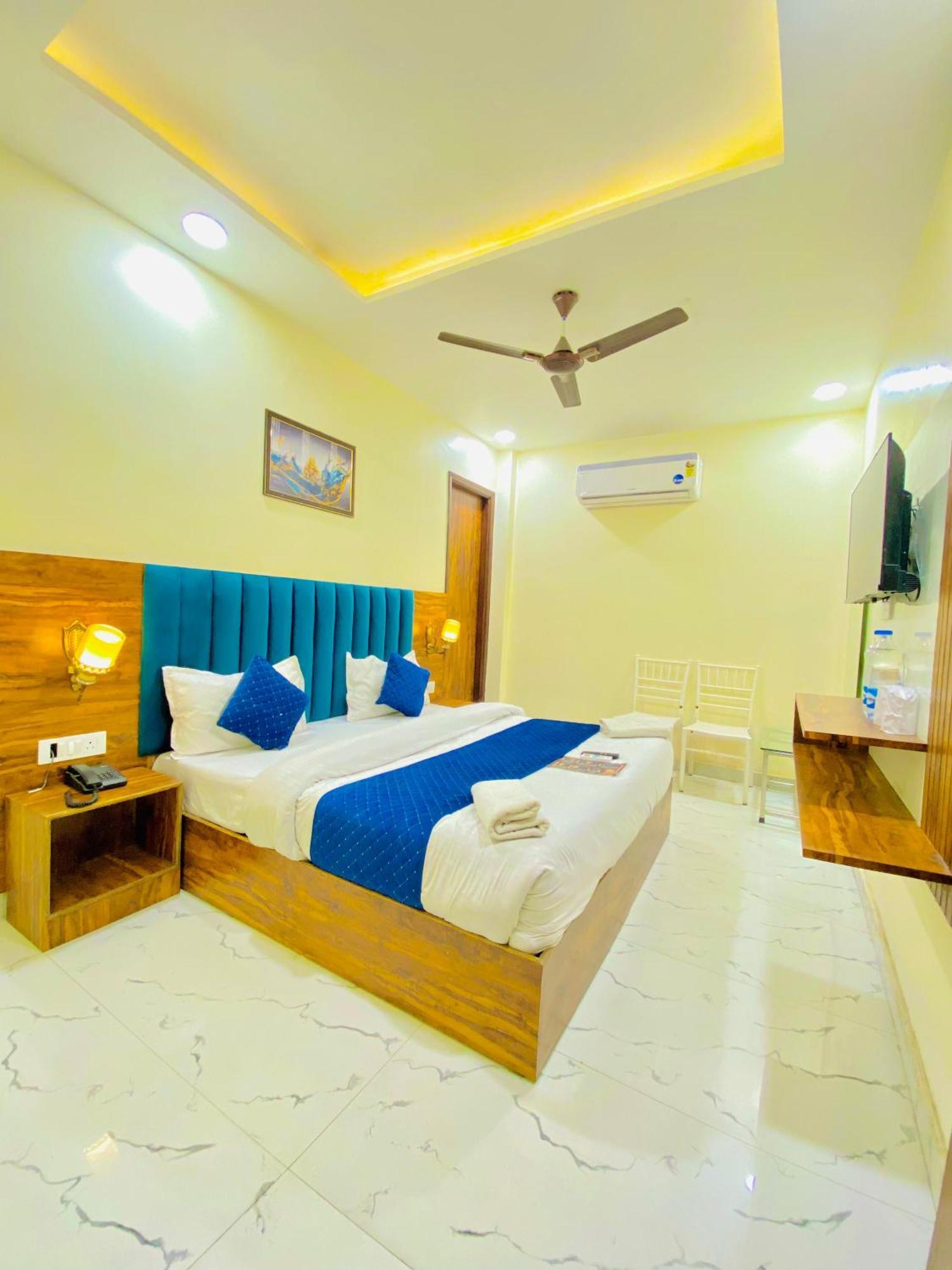 Hotel Holiday First 300 Meter From Golden Temple 암리차르 외부 사진
