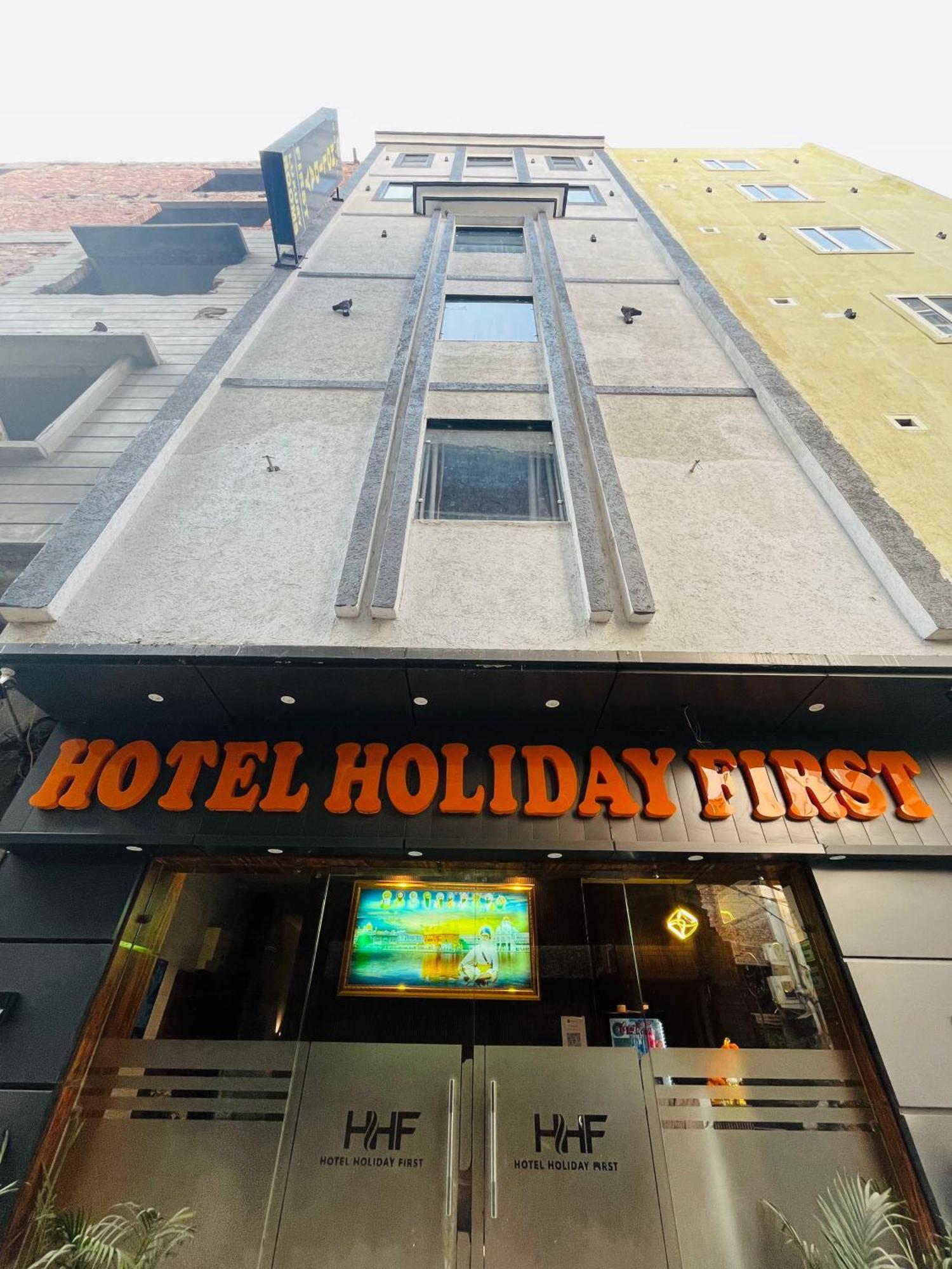 Hotel Holiday First 300 Meter From Golden Temple 암리차르 외부 사진