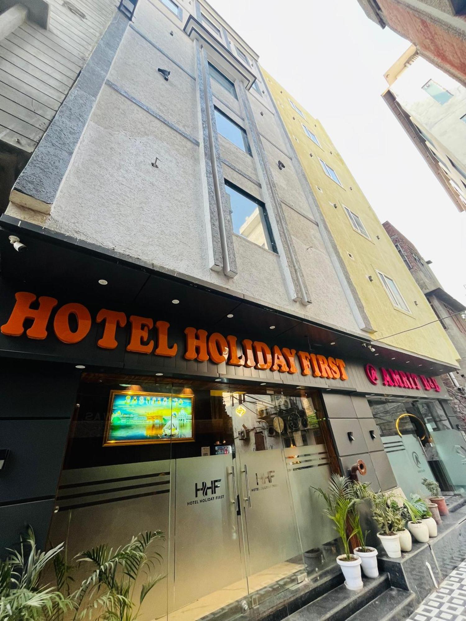 Hotel Holiday First 300 Meter From Golden Temple 암리차르 외부 사진